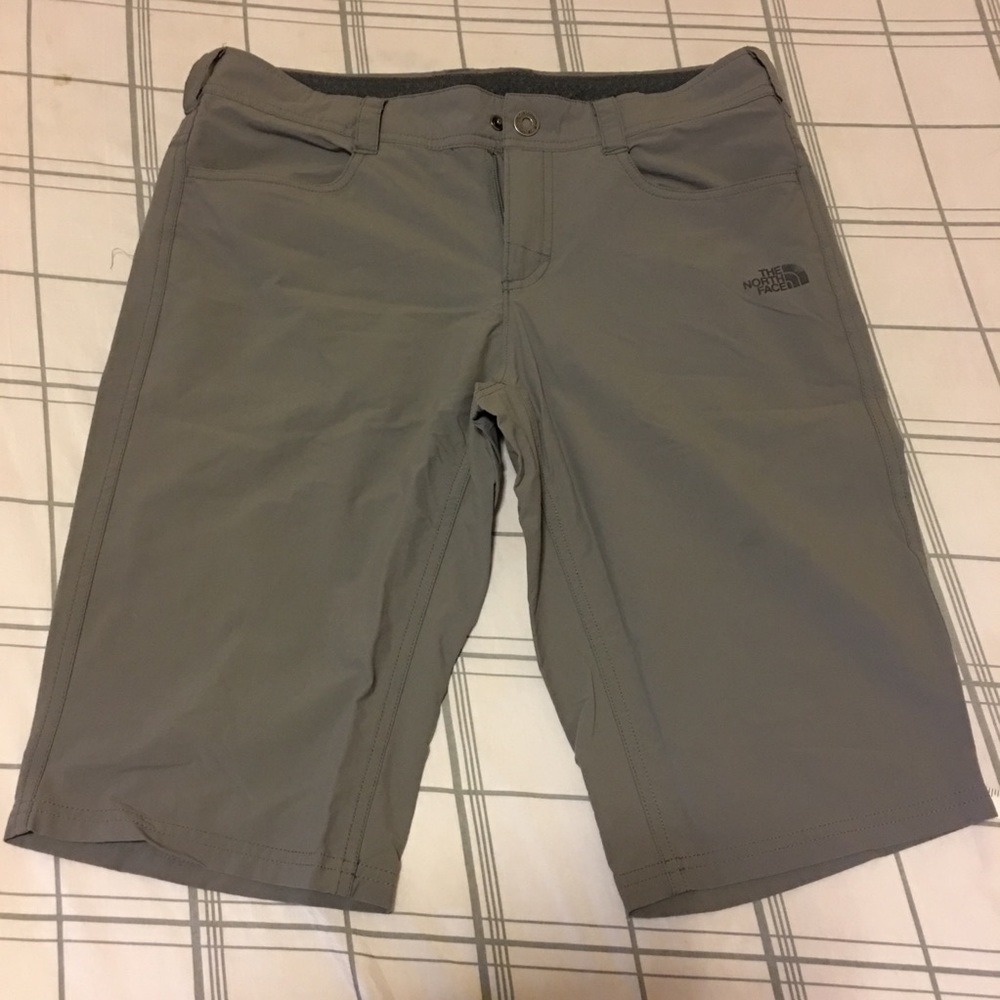 Women’s The North Face Bermuda Shorts size 6